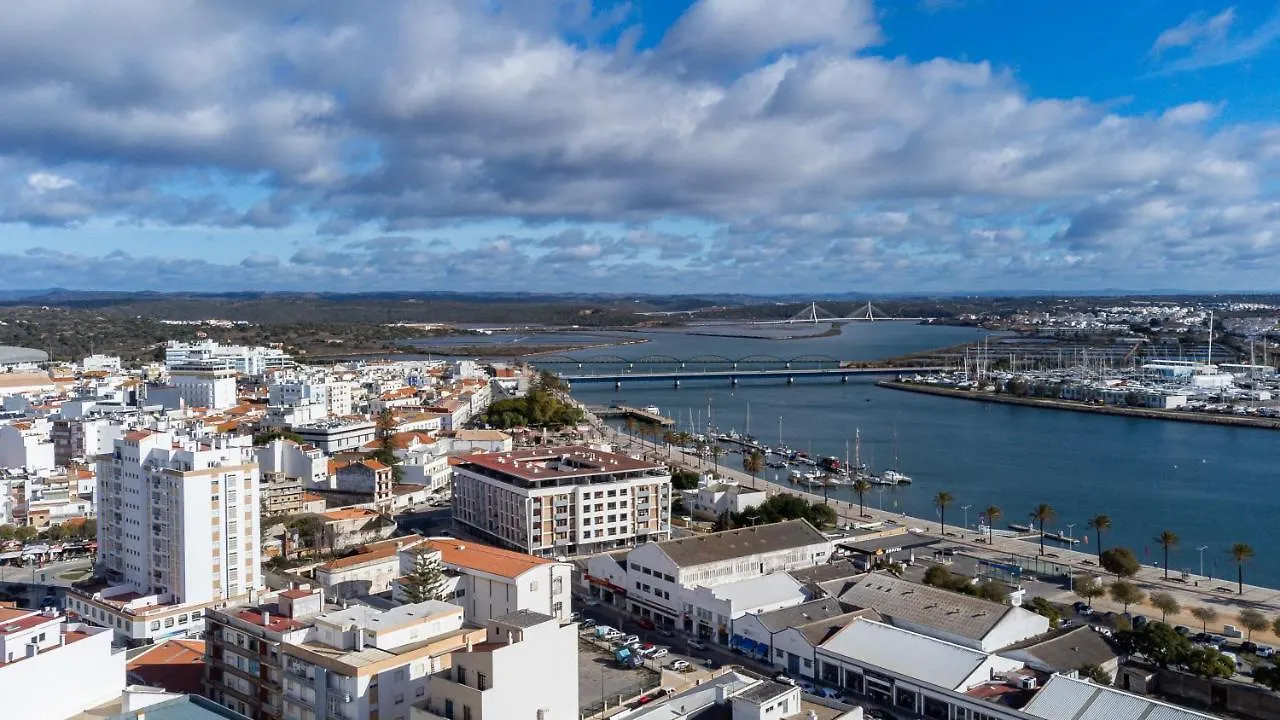 Dom Carlos - Apartamento Para 6 Com Ac E Vista Fabulosa Sobre O Rio Arade Portimão