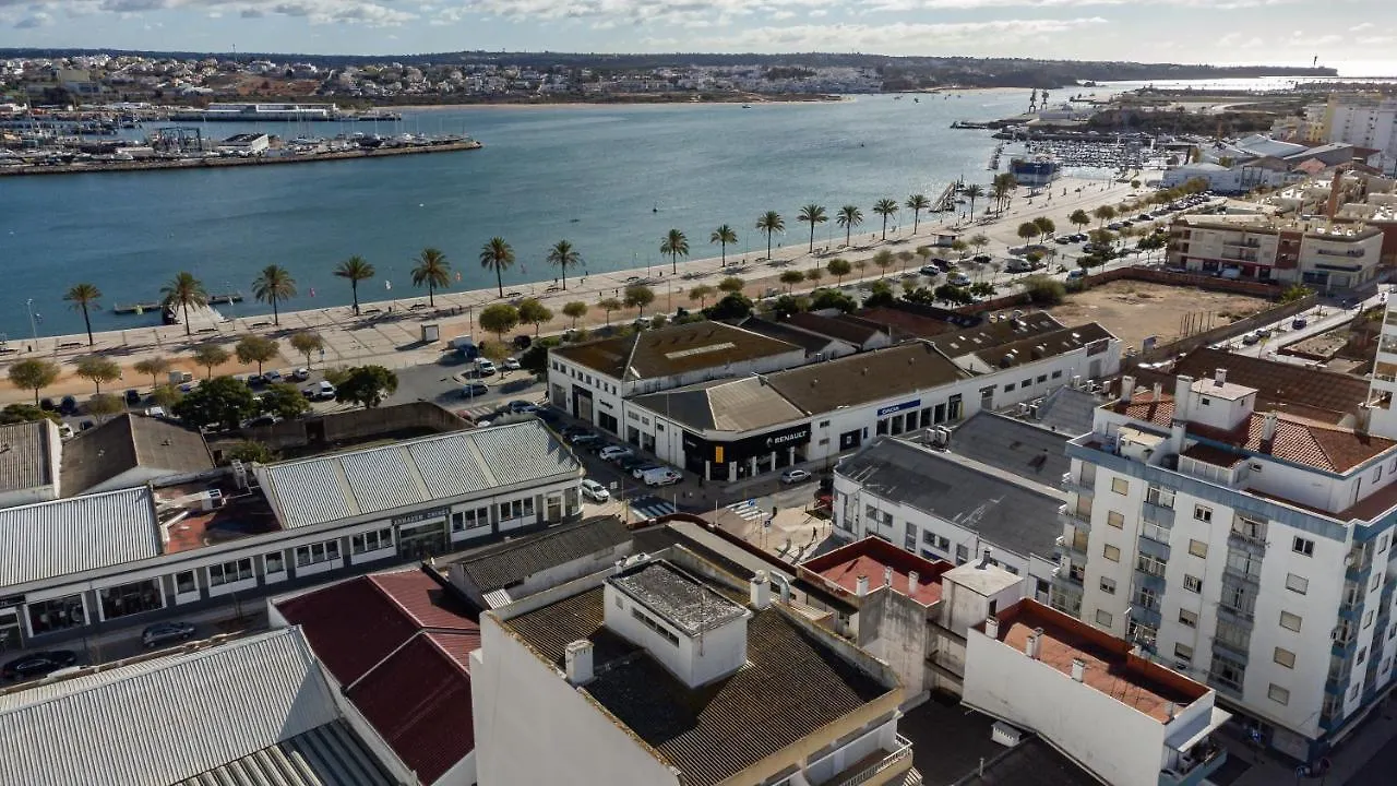 Dom Carlos - Apartamento Para 6 Com Ac E Vista Fabulosa Sobre O Rio Arade Portimão 0*,  Portugal