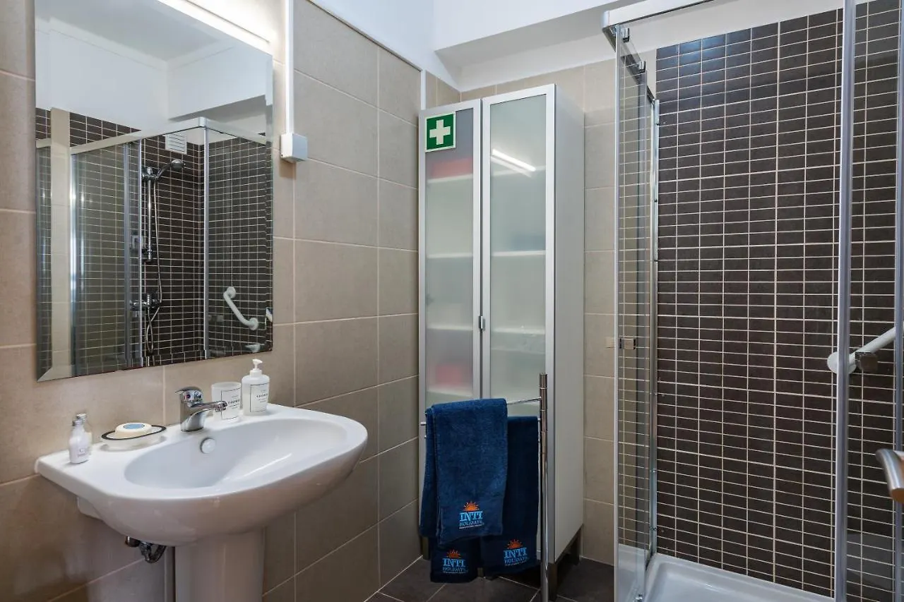 Dom Carlos - Apartamento Para 6 Com Ac E Vista Fabulosa Sobre O Rio Arade Portimão